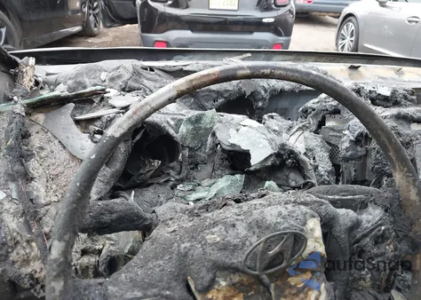 2015 Hyundai Santa Fe Sport 2.4L z USA, uszkodzony, nr VIN 5XYZUDLBXFG298902